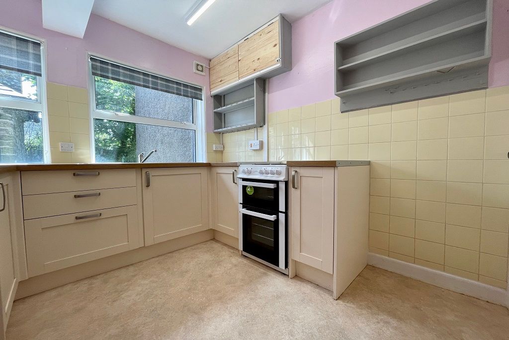 Property photo 3 of 11 Kitchen