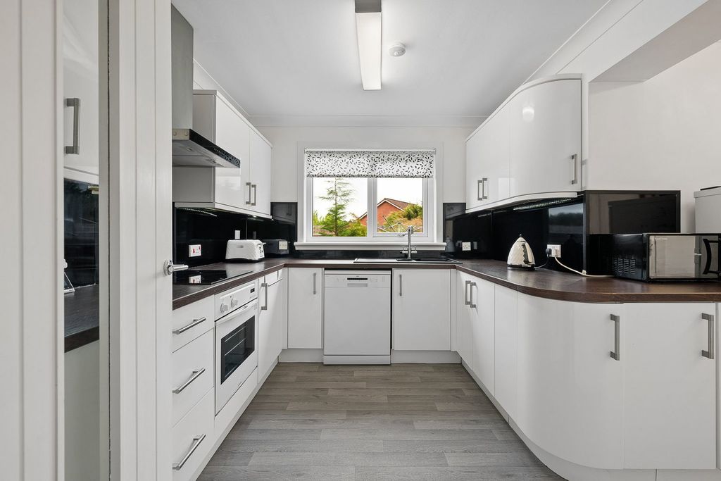 Property photo 3 of 54