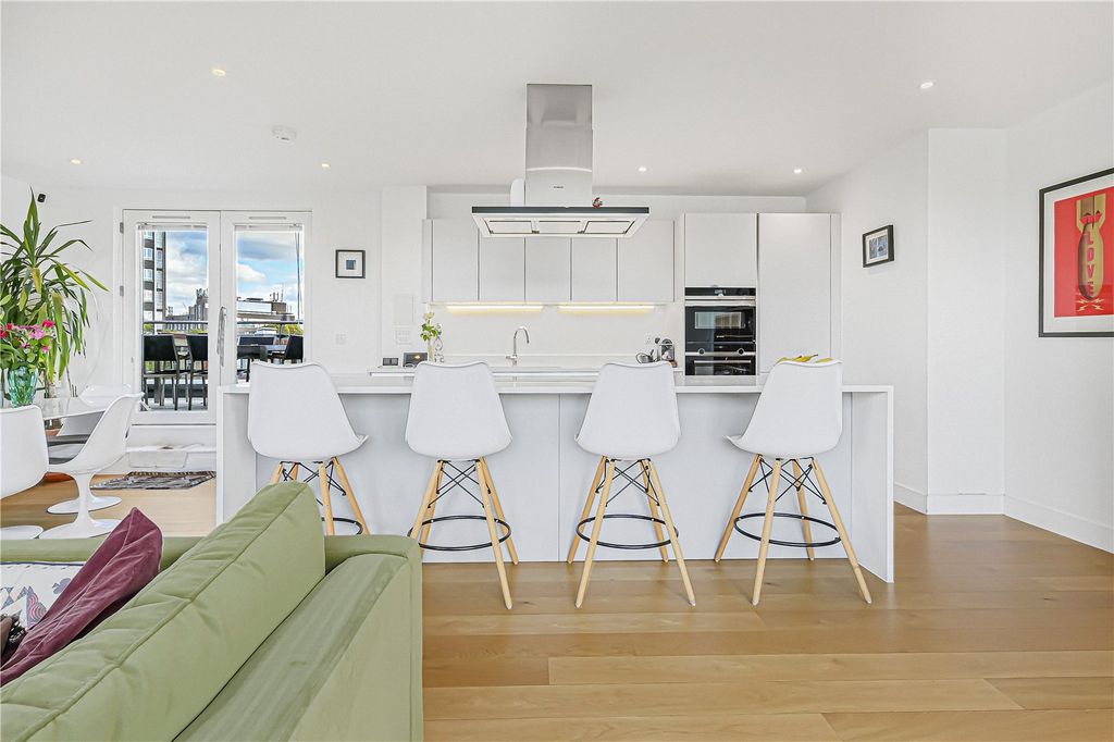 Property photo 3 of 16 Kitchen