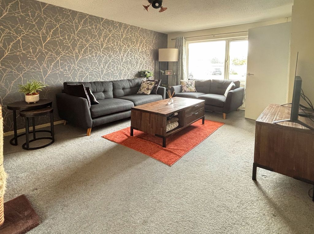 Property photo 3 of 8 Photo 2