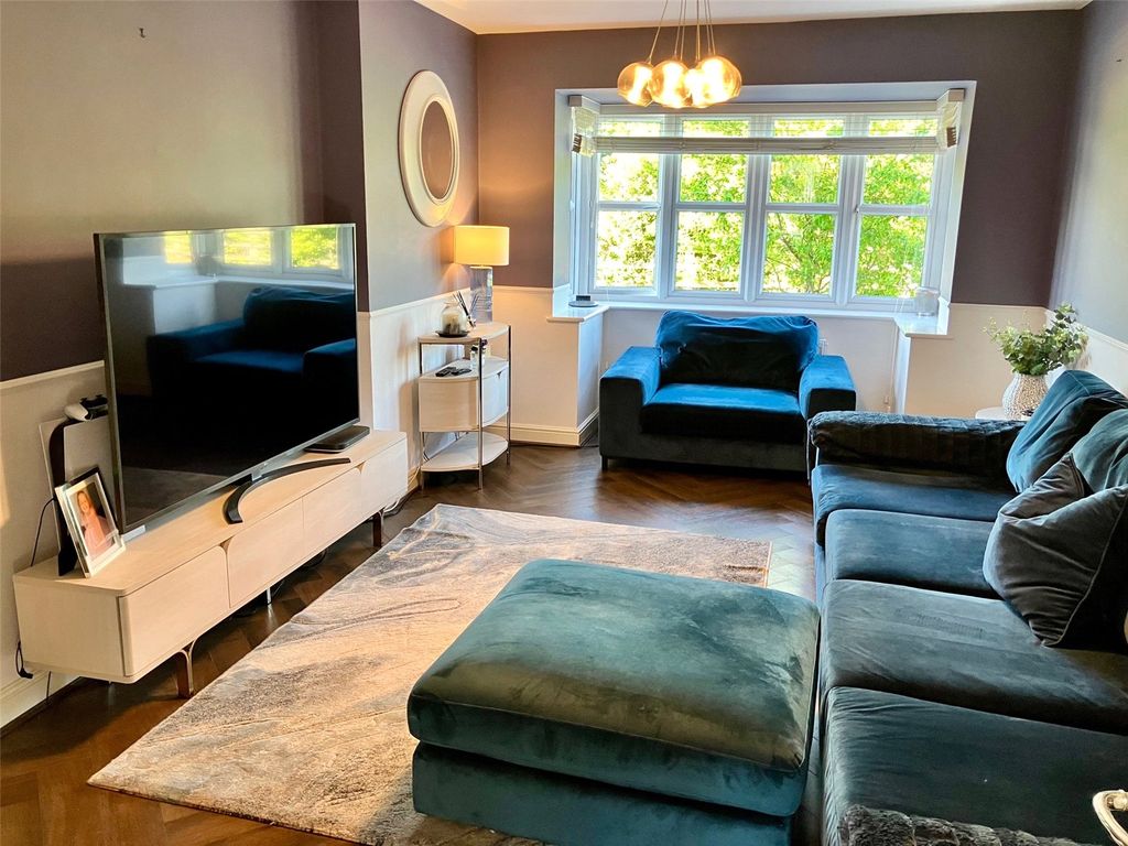 Property photo 2 of 20 Lounge
