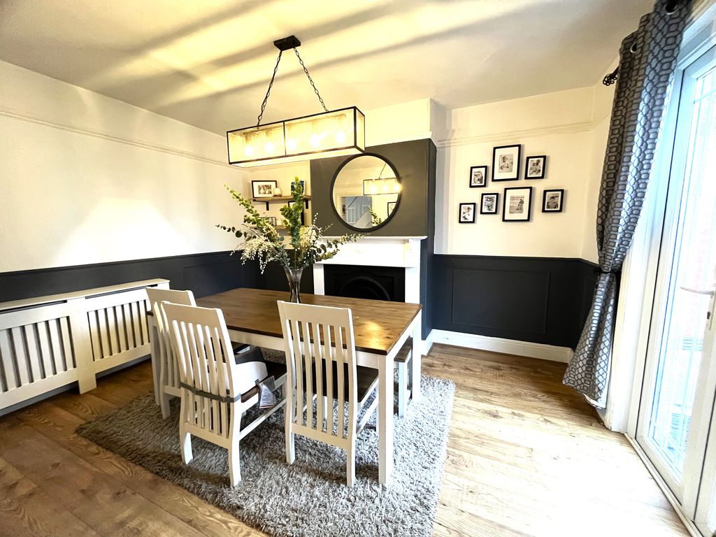Property photo 3 of 11 Dining Room