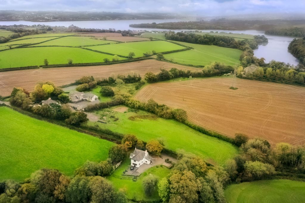 Property photo 2 of 37