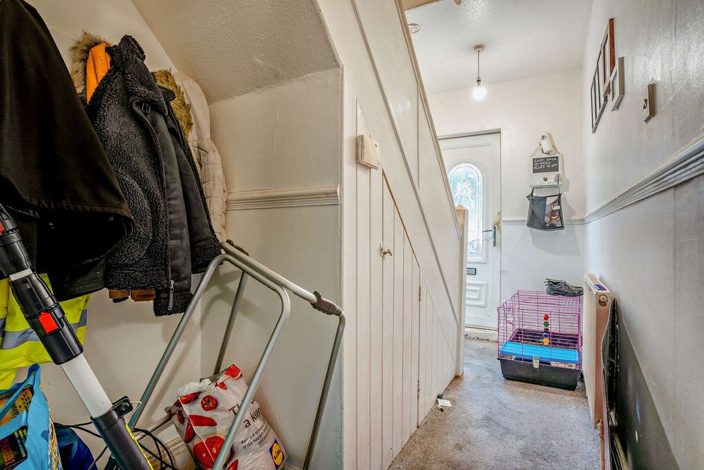 Property photo 2 of 27