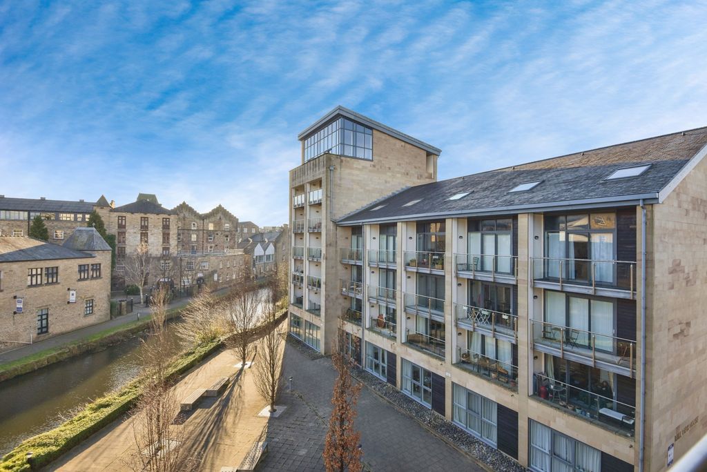 Property photo 1 of 19 Outlook