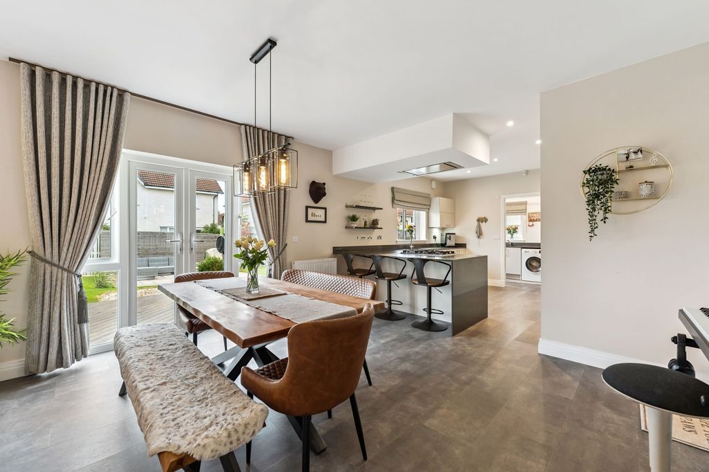 Property photo 2 of 43