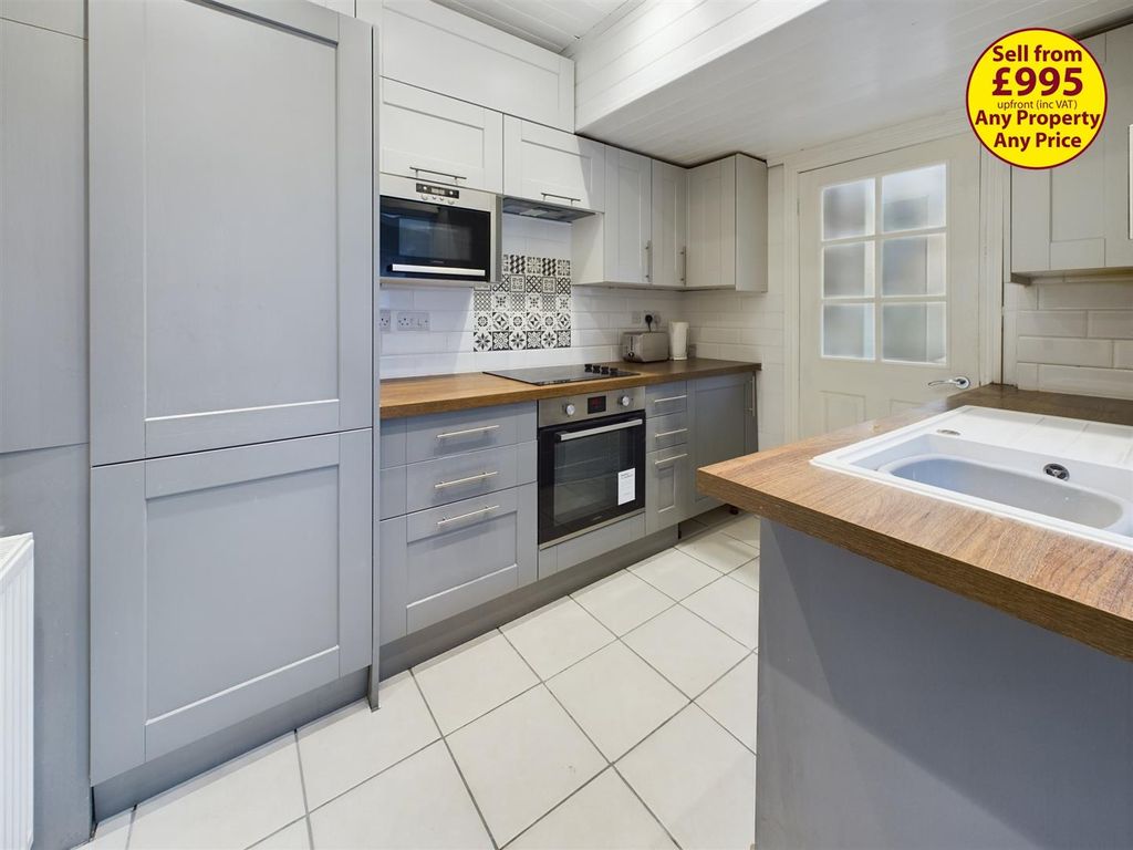 Property photo 2 of 21 Cam01619G0-Pr0031-Still017.Jpg