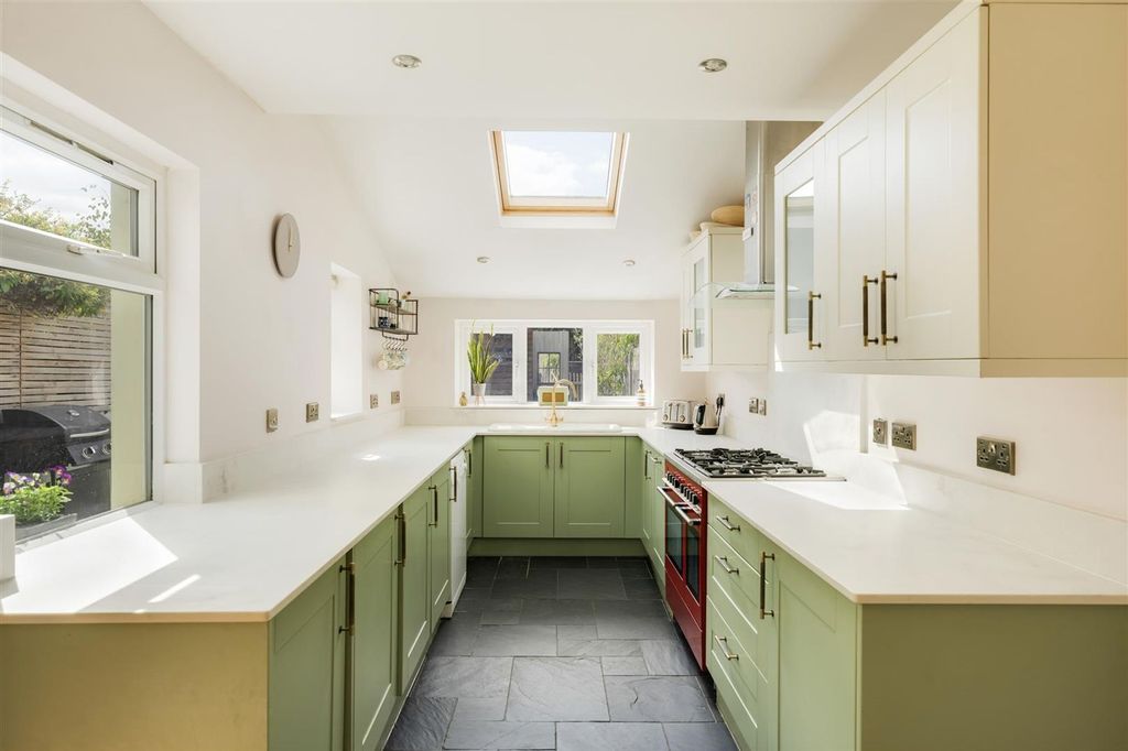 Property photo 3 of 28