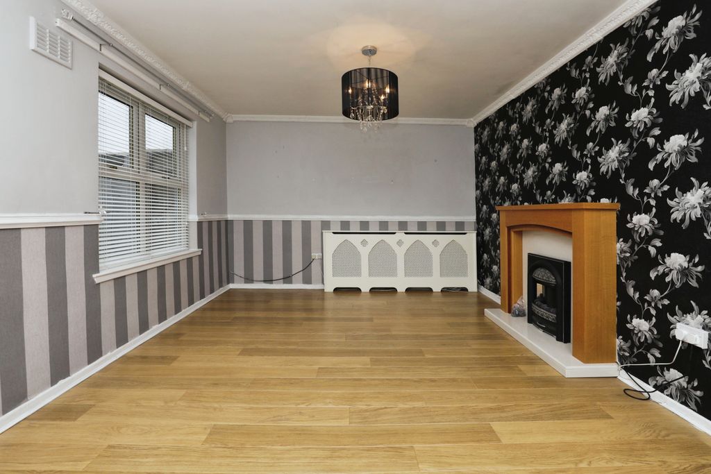 Property photo 1 of 15 Lounge