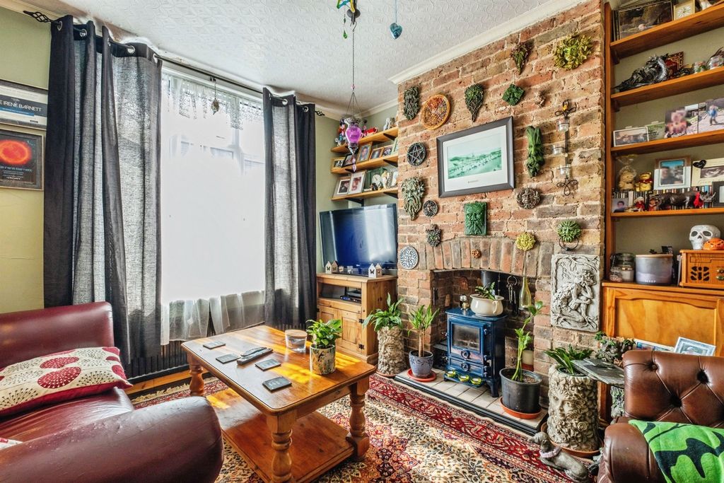 Property photo 2 of 17