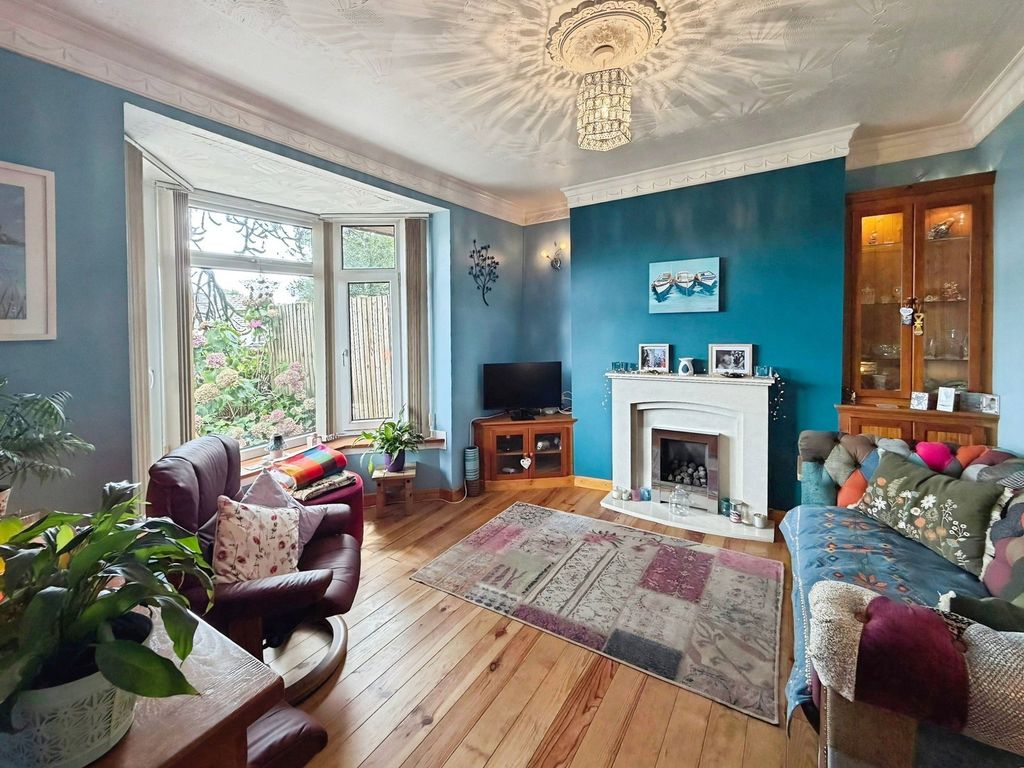Property photo 3 of 42