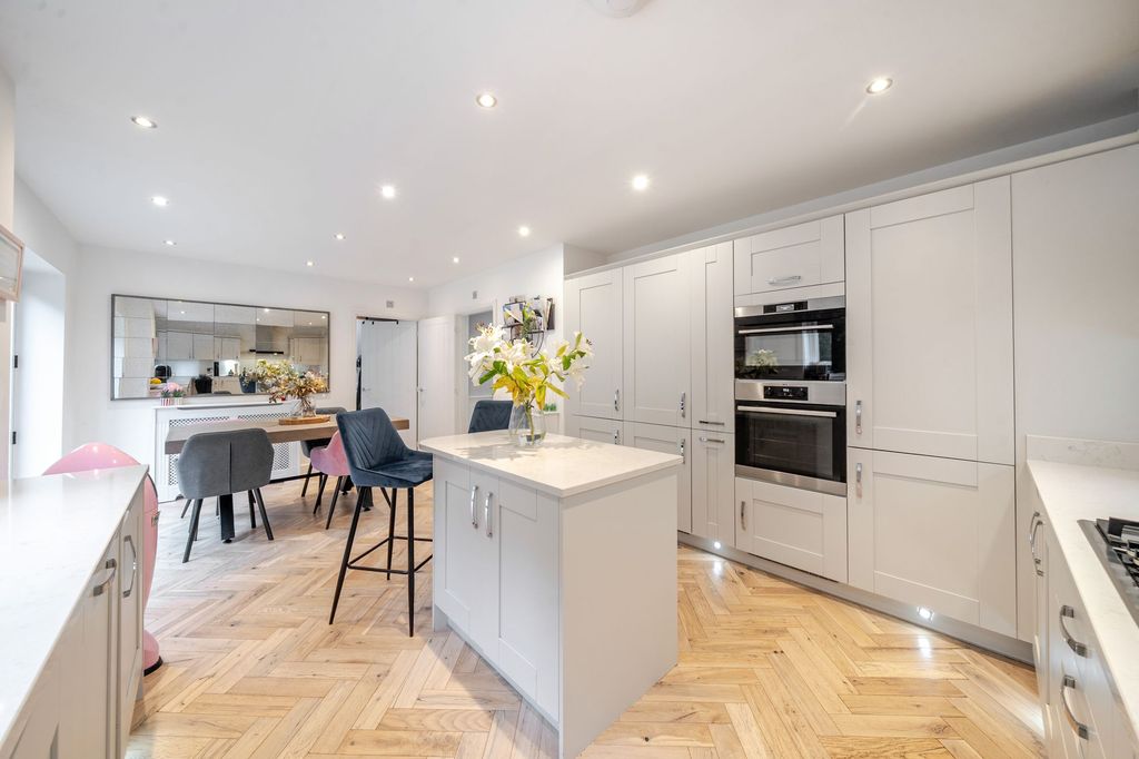 Property photo 2 of 24