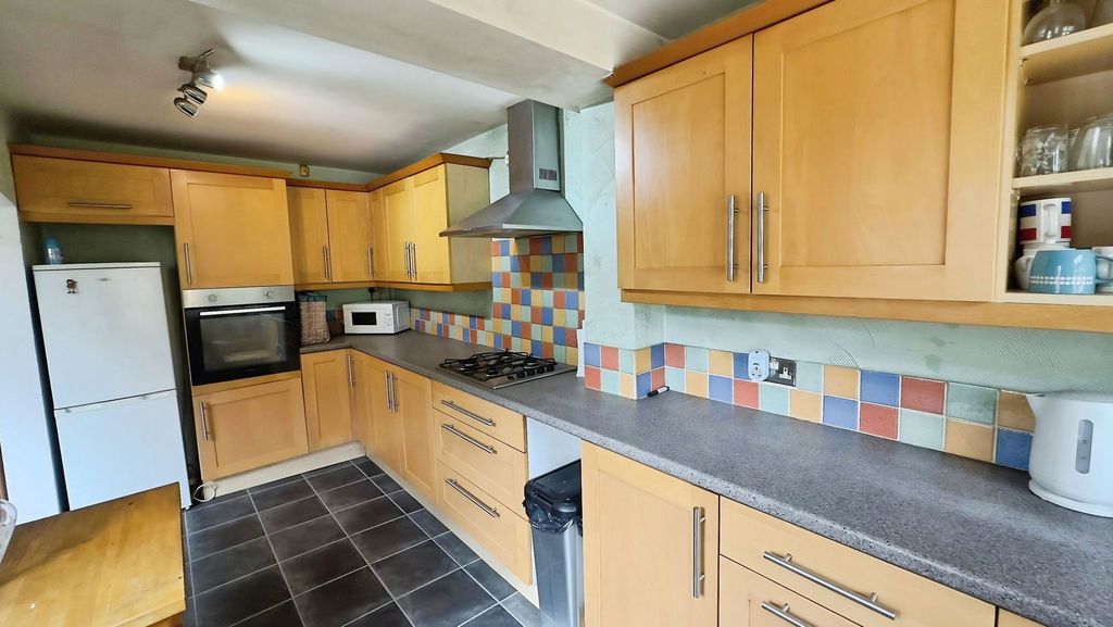 Property photo 3 of 18