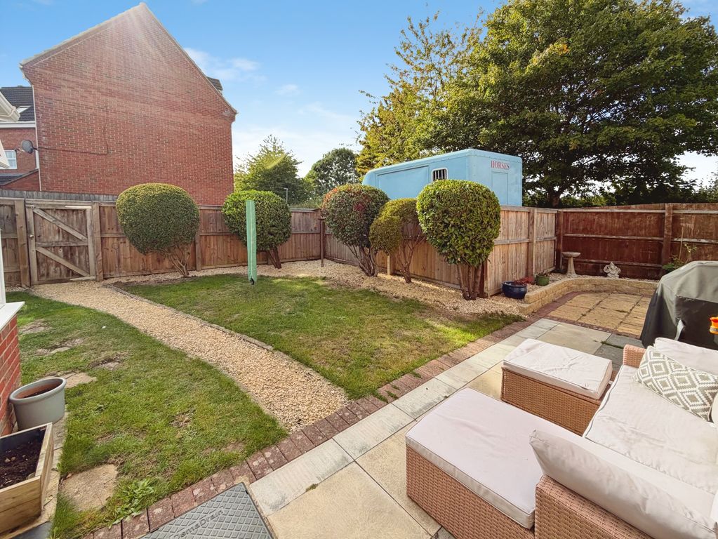 Property photo 2 of 25