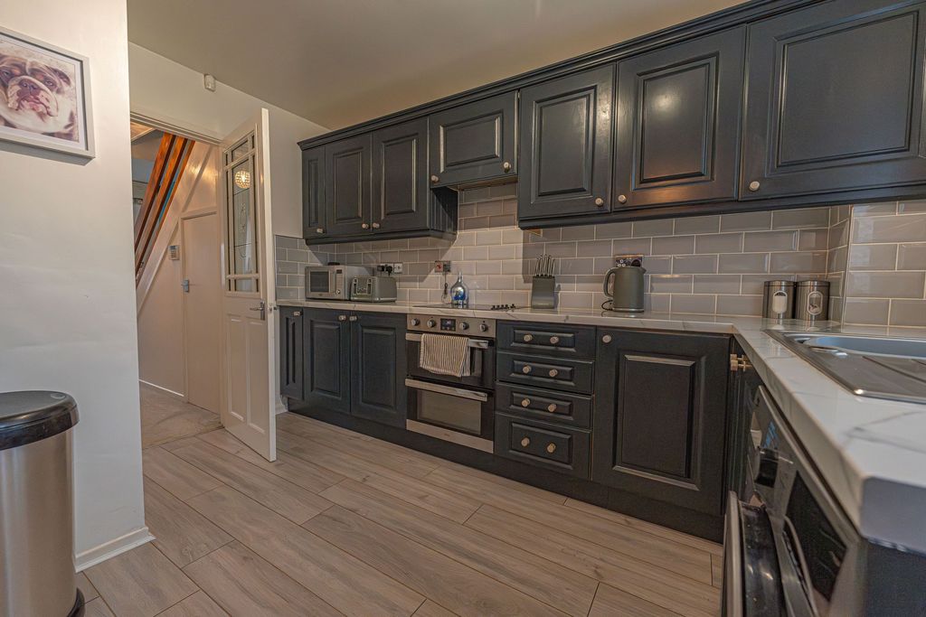 Property photo 3 of 24