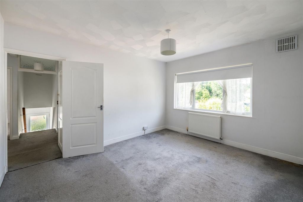 Property photo 3 of 10 7 Meadowcroft Close Internals.Jpg