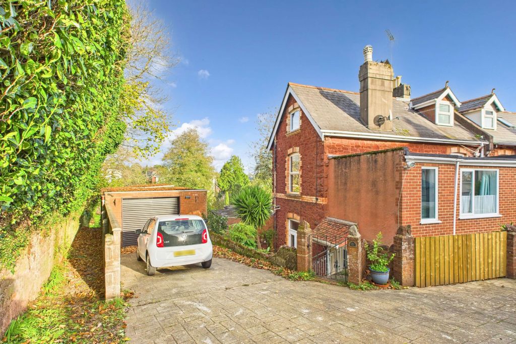 Property photo 2 of 23