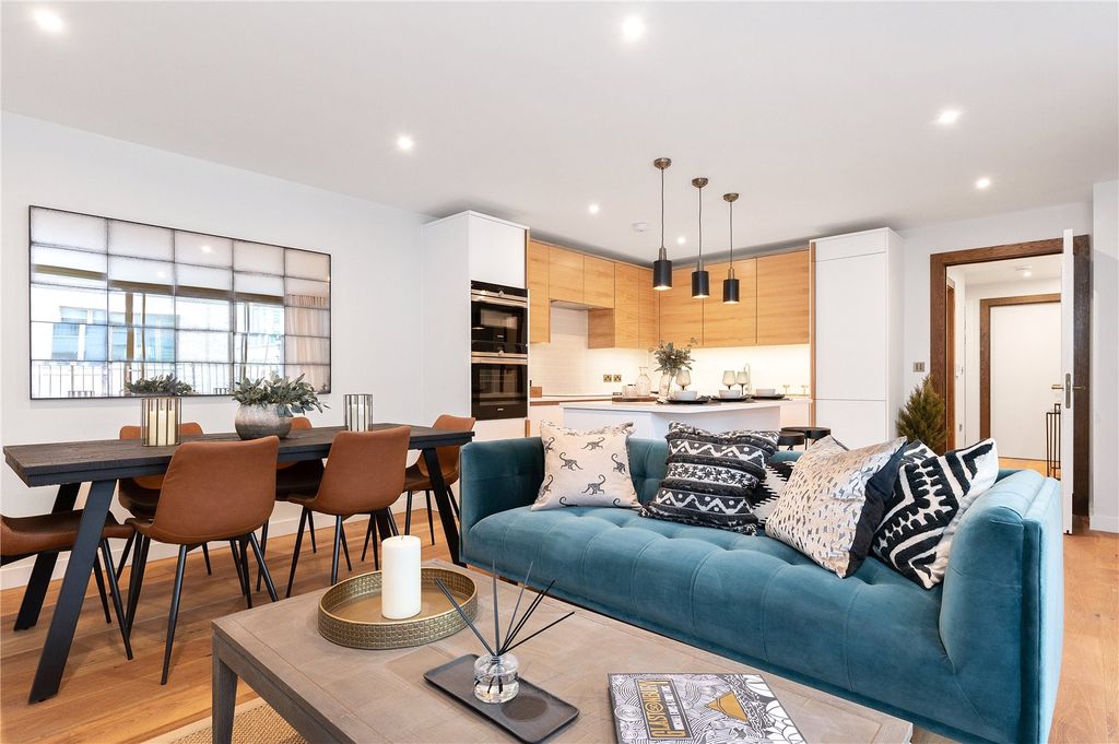 Property photo 1 of 16 Reception/ Kitchen