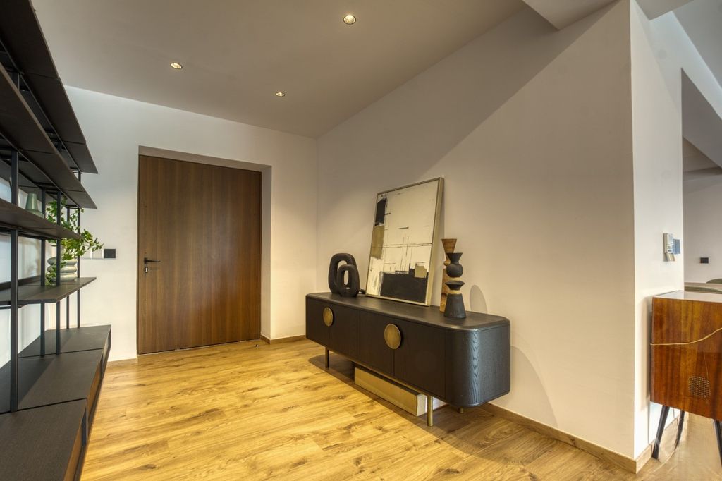 Property photo 2 of 43