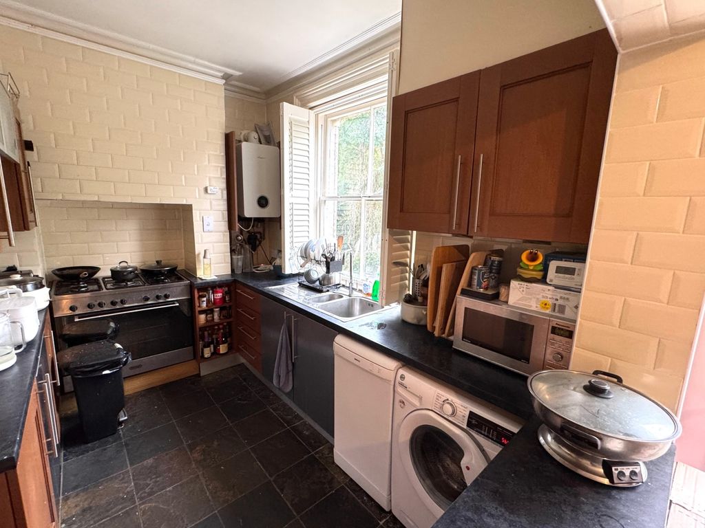 Property photo 3 of 7 Kitchen