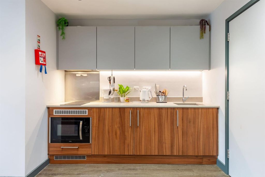 Property photo 2 of 25