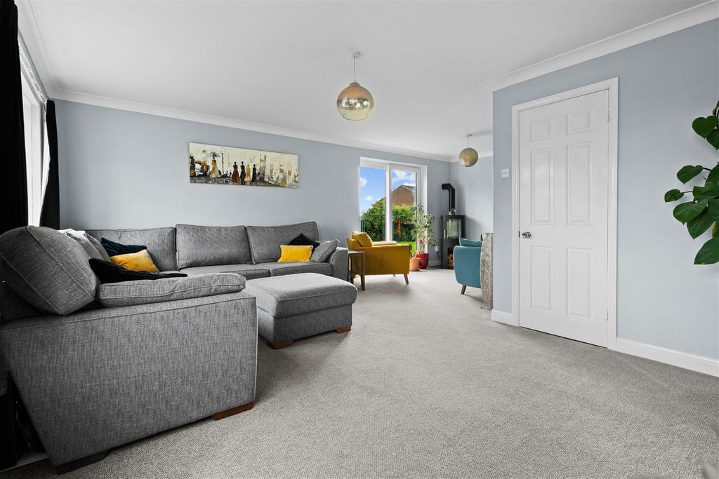 Property photo 3 of 32