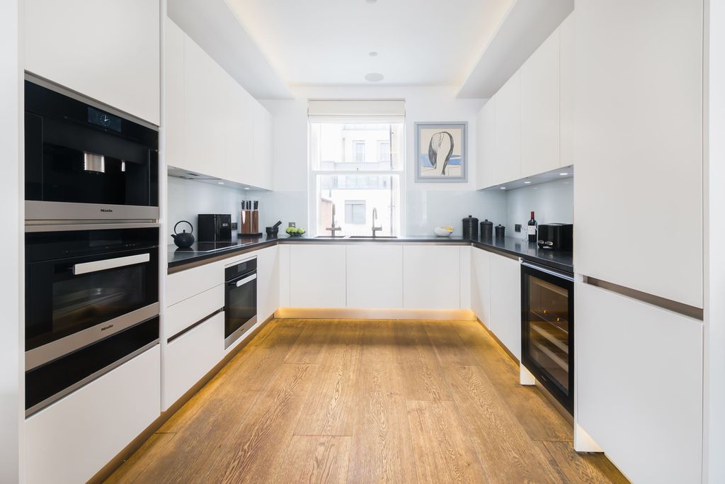 Property photo 3 of 13 Photo 4