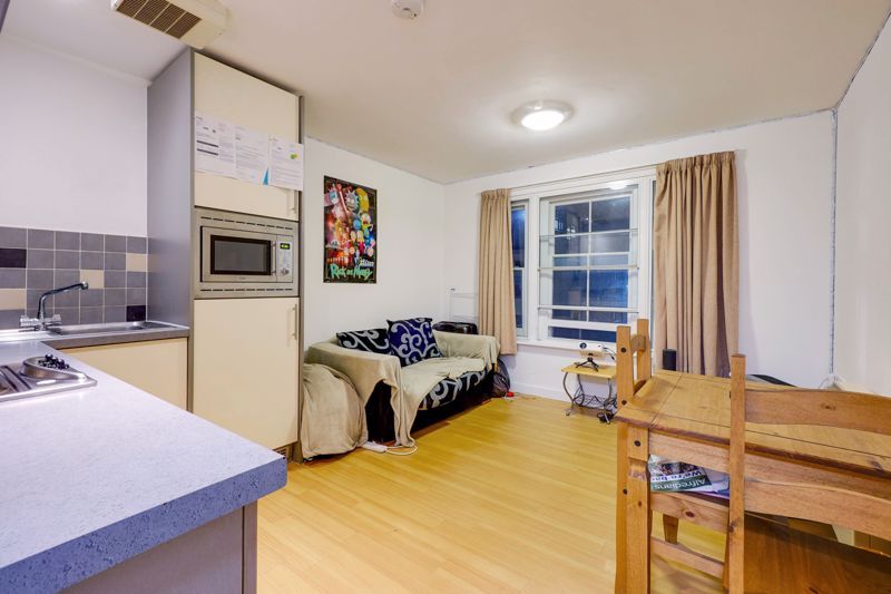 Property photo 1 of 7 Photo 4