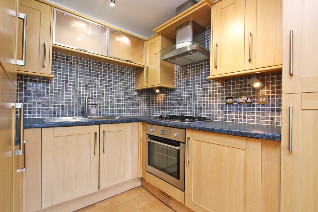 Property photo 2 of 11 Kitchen
