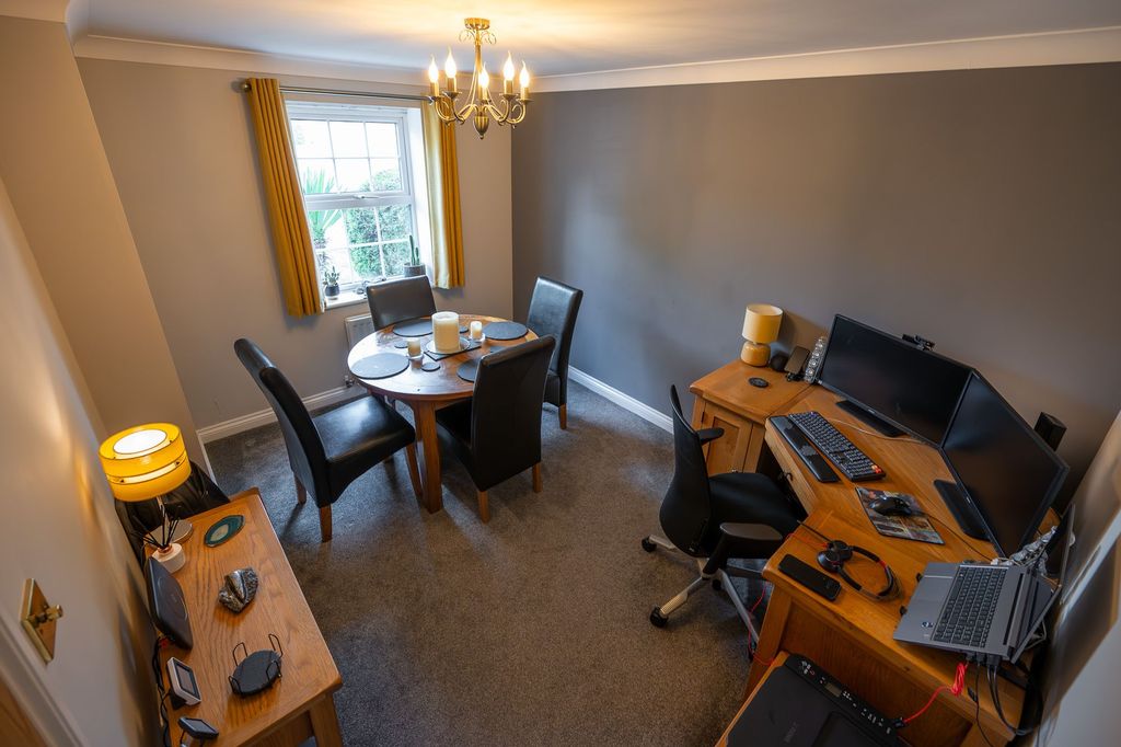 Property photo 2 of 33