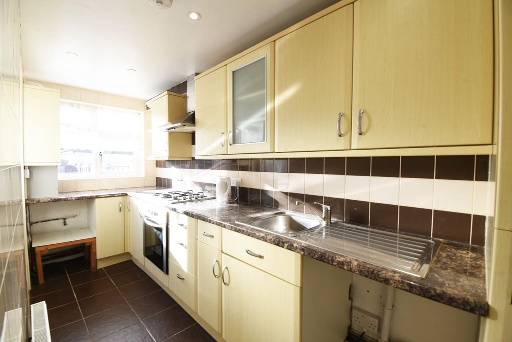 Property photo 3 of 8 Kitchen.Jpg