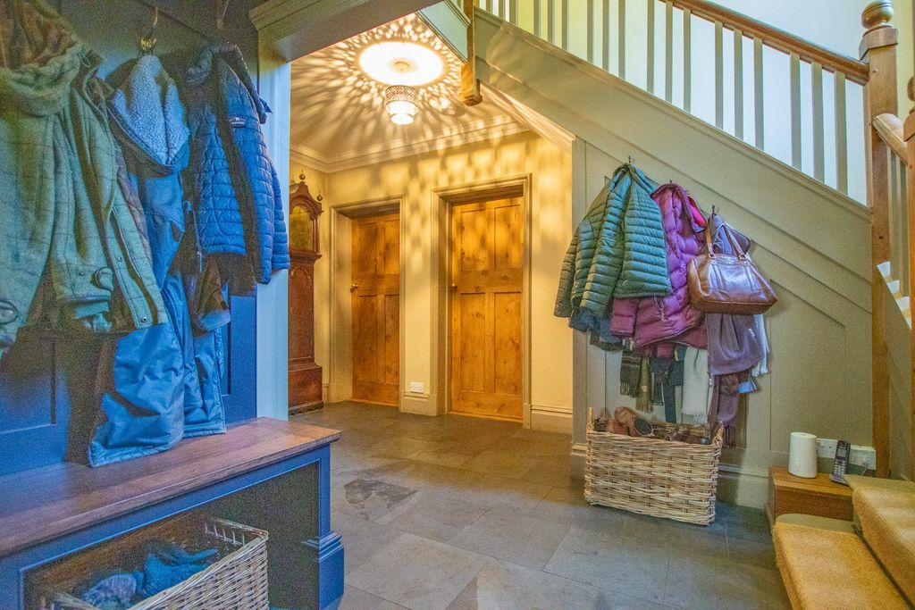 Property photo 3 of 41 4155396