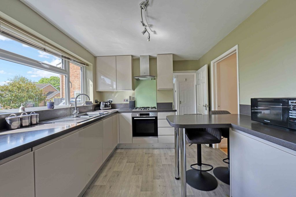 Additional image 4 of 4 bed detached house for saleHemsdale, Maidenhead SL6