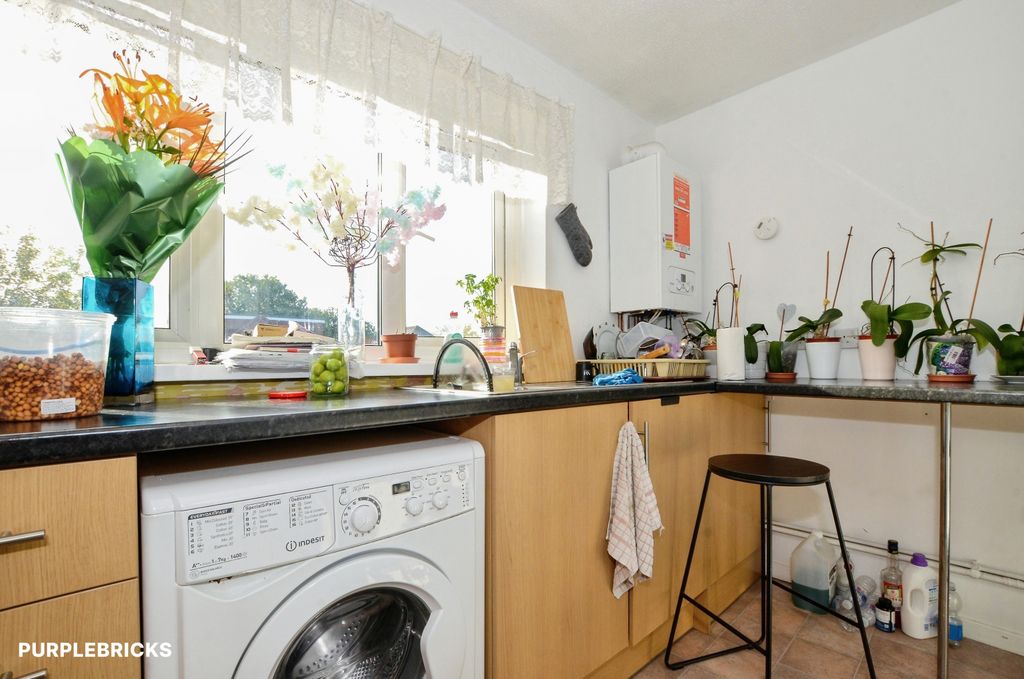 Property photo 2 of 16 Kitchen