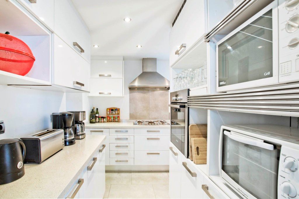 Property photo 3 of 20 Kitchen Hr