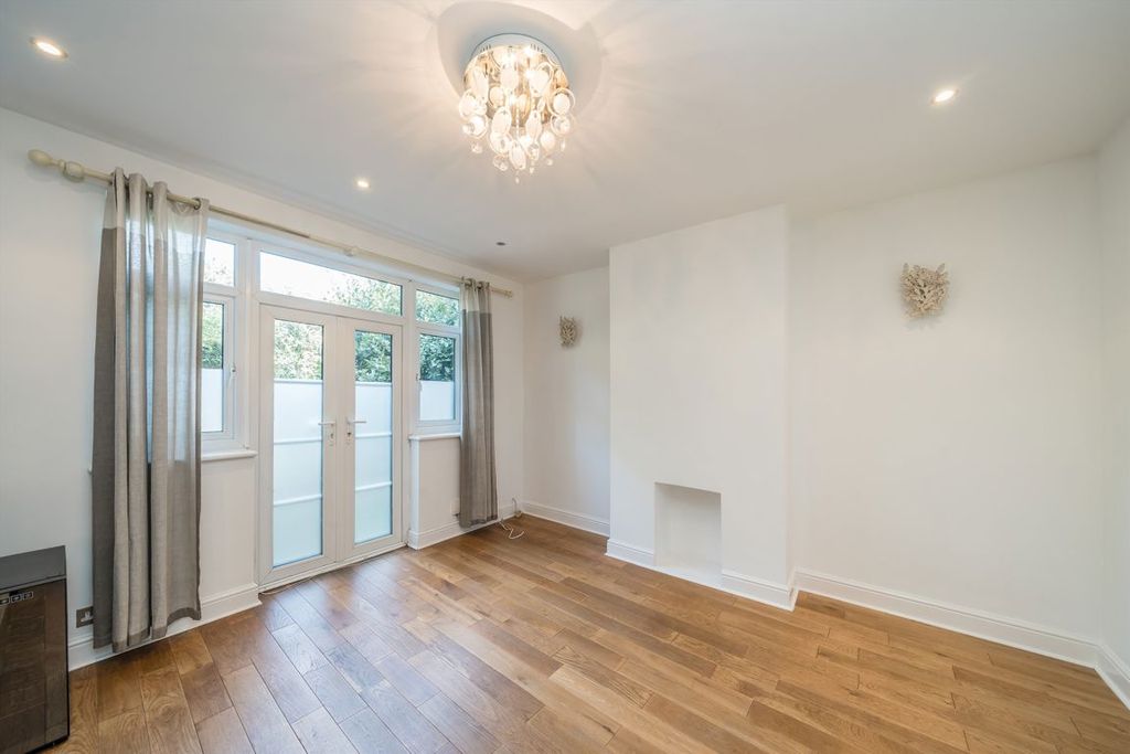 Property photo 2 of 6