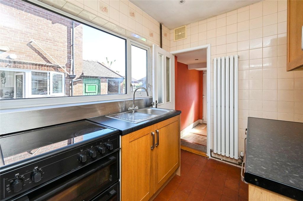 Property photo 3 of 28 Picture No. 32