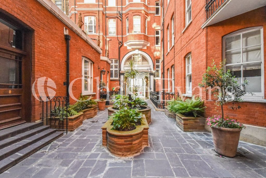 Property photo 2 of 12 Commual