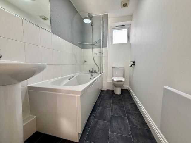 Property photo 3 of 9 Bathroom.Jpg