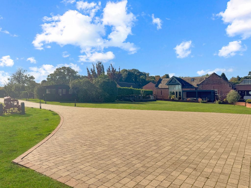 Property photo 1 of 41