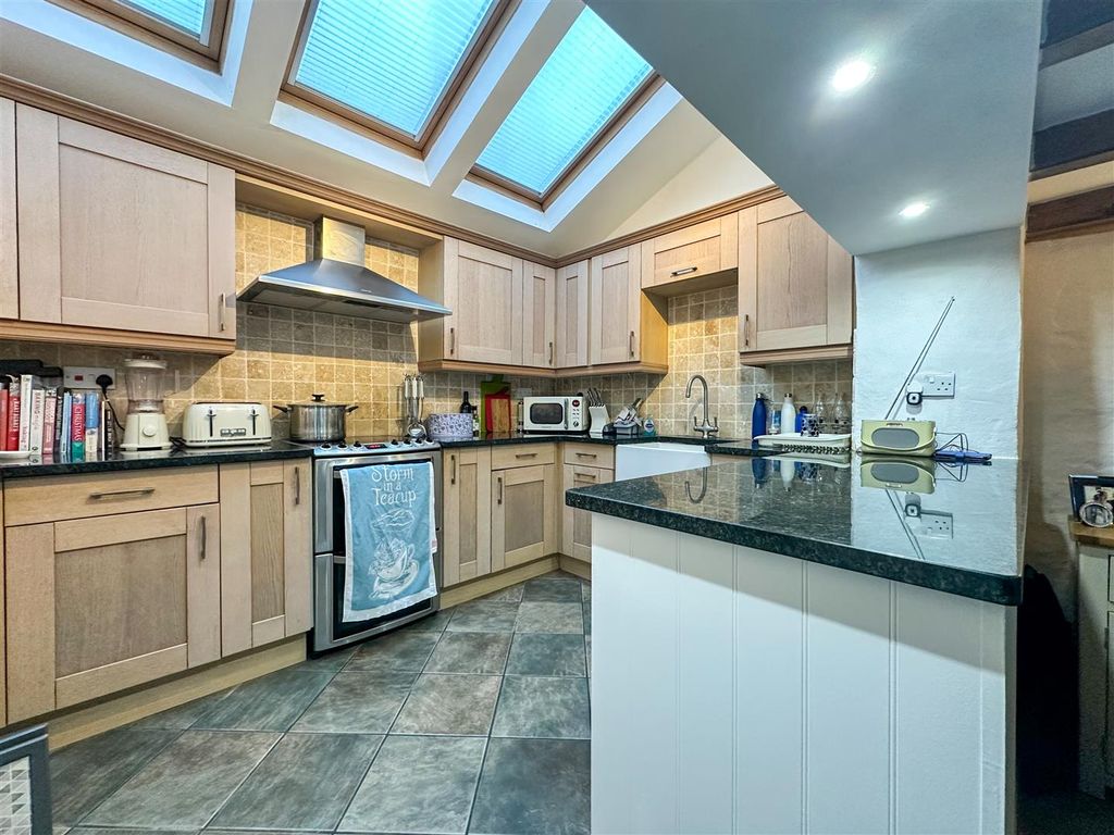 Property photo 3 of 26 Kitchen
