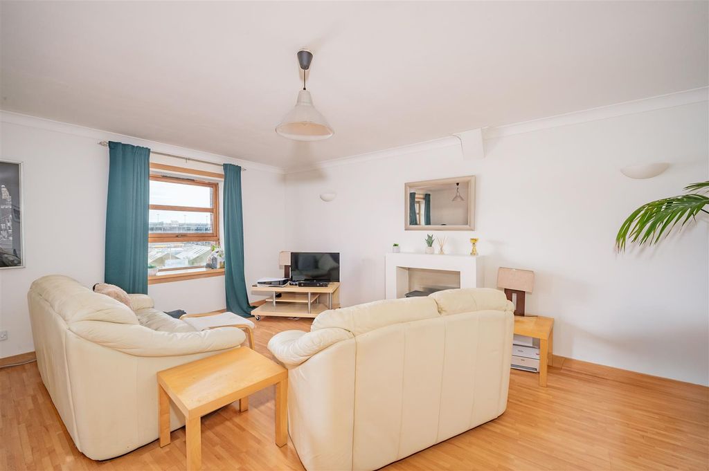 Property photo 3 of 13 31D Bissetts Bond Trades Lane Dundee-6.Jpg