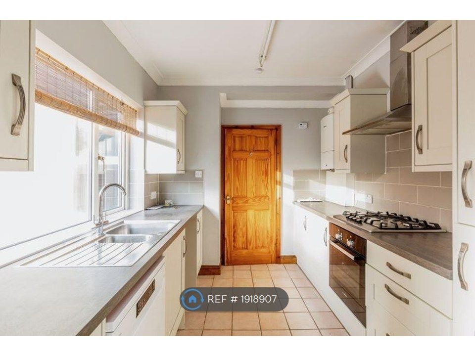 Property photo 3 of 5 Kitchen