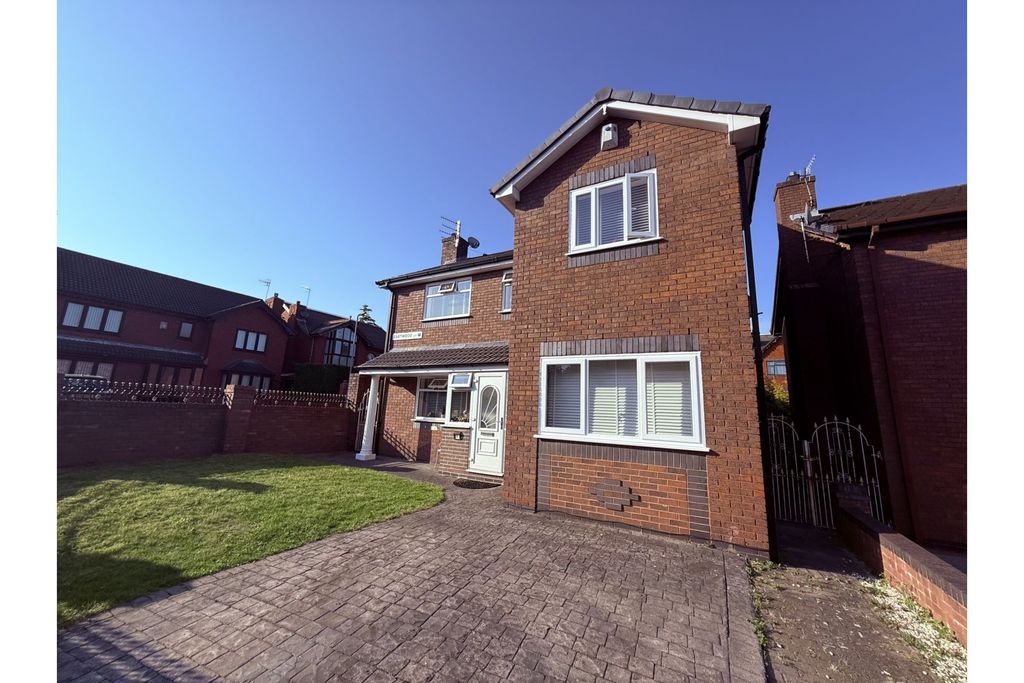 Property photo 2 of 28