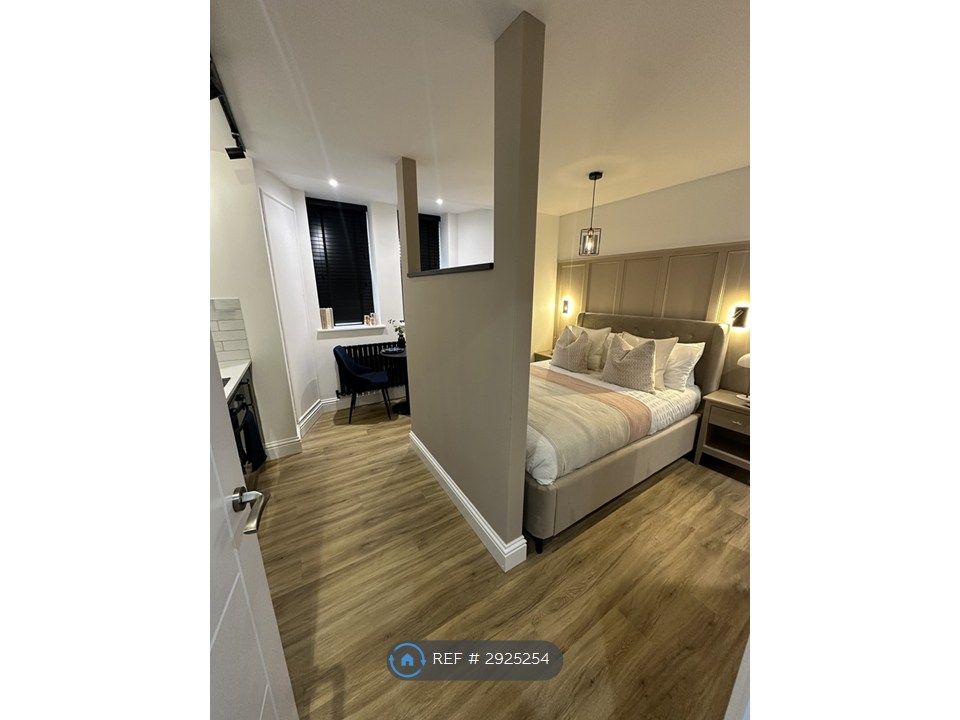 Property photo 1 of 12 Room 1