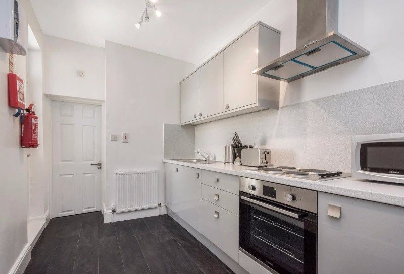 Property photo 3 of 10 Bright, Modern Fitted Kitchen With Gloss Cabinets,...