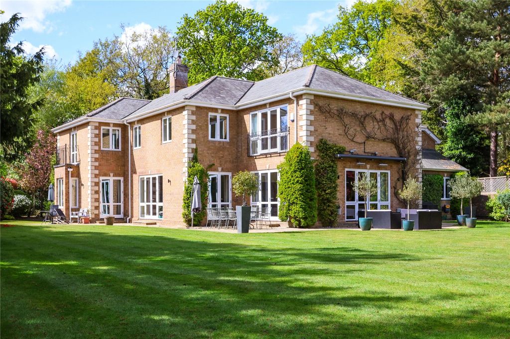Property photo 1 of 18 External