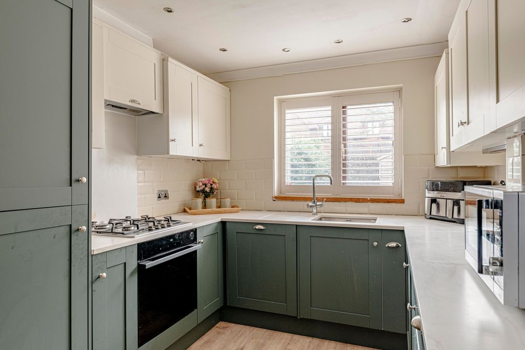 Property photo 1 of 29 Kitchen (2)