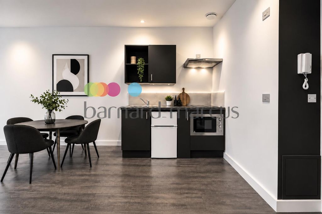 Property photo 1 of 6 Kitchen