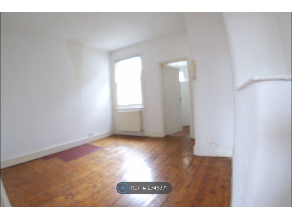 Property photo 3 of 5 Living Room